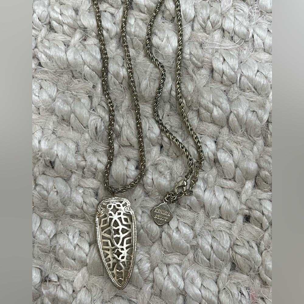 Kendra Scott gold Sienna pendant necklace